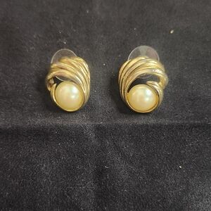 Vintage gold filigree Pearl Earrings